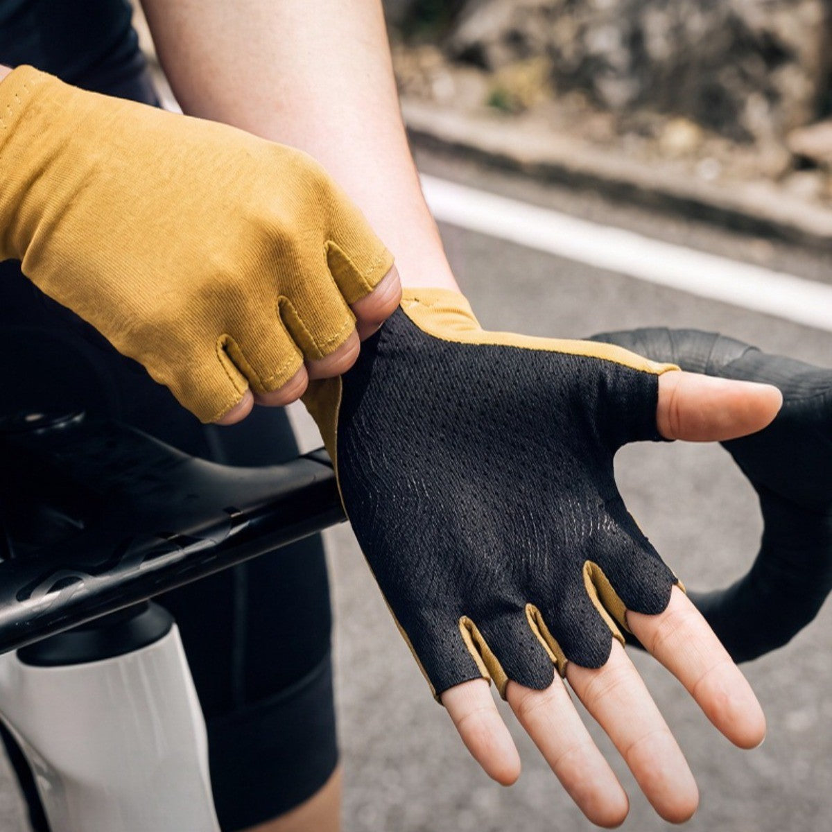 Outdoor Hiking Gloves for Women Men Anti-Slip Gloves for Hiking, Cycling